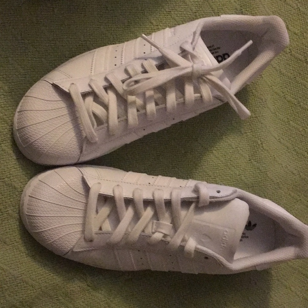 White shell toe Adidas